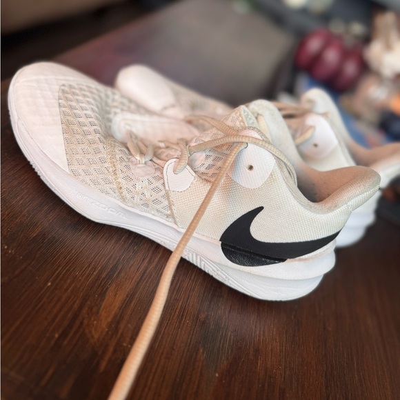 Nike Adults' Hyperspeed Court Volleyball Shoes - Picture 2 of 6